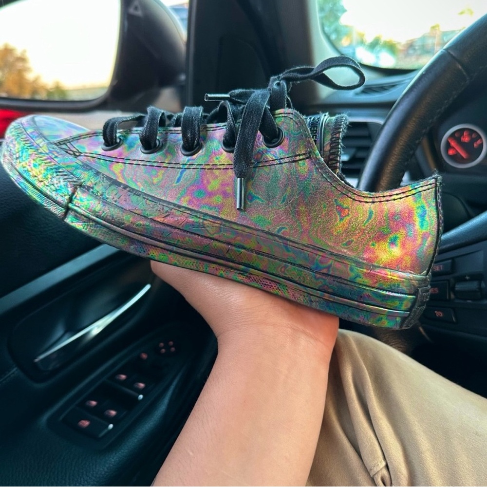 Oil spill converse + sizing label pictures